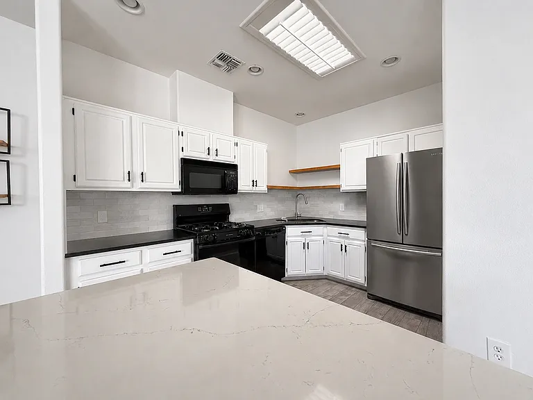 3221 N 37th St #15 — Photo 9