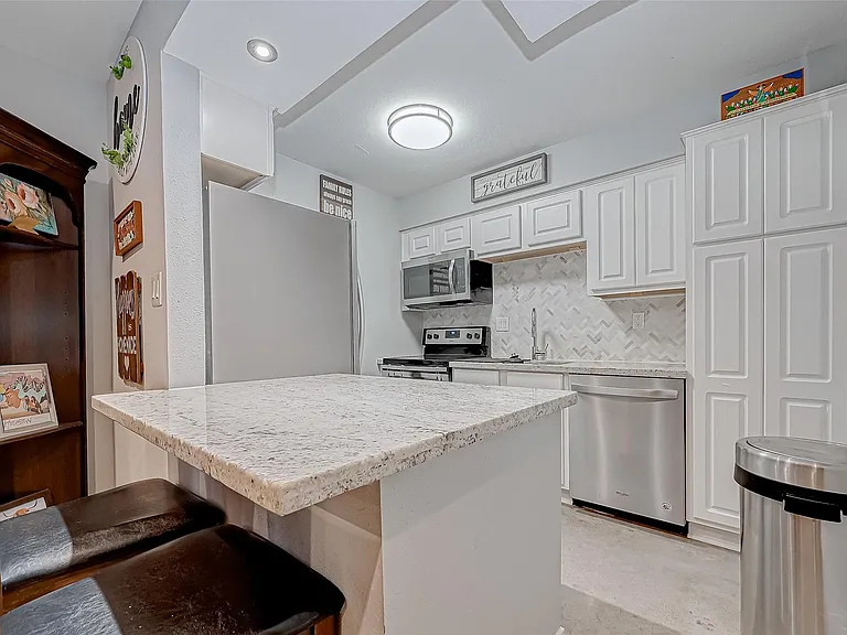 1860 White Oak Dr #375 — Photo 18