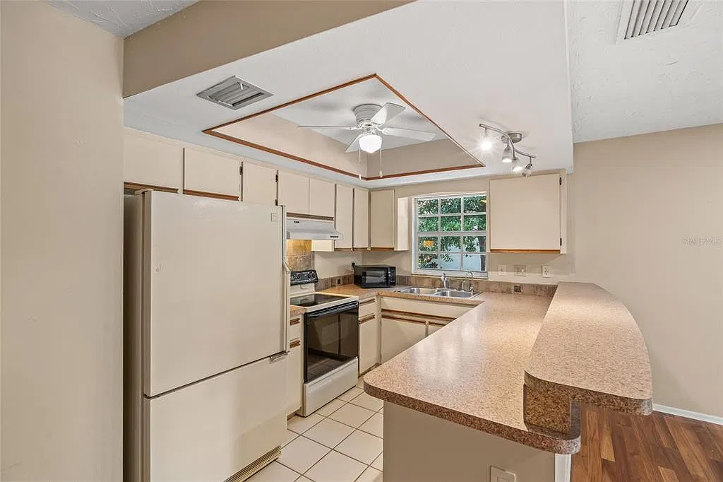 2 bed, 2.0 bath, 1243 sqft, $2,400 — Photo 3