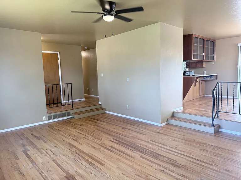 1419 Prado Dr — Photo 2