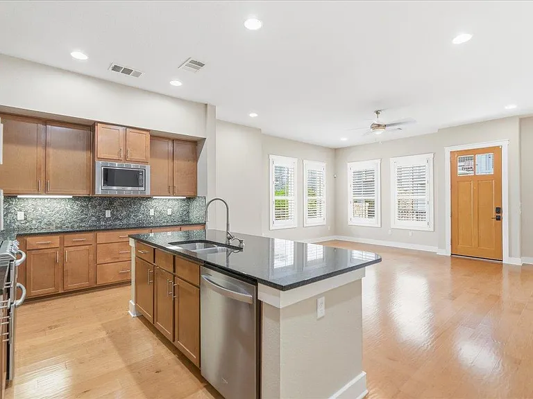 2520 Bluebonnet Ln #40 — Photo 7