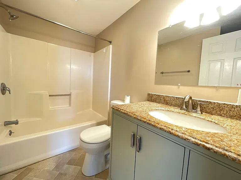 46 Glass St #6 — Photo 16