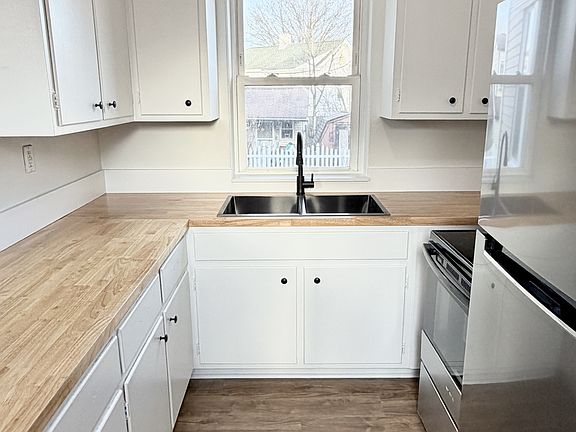 3rd image of 701 Alexander Ave #1