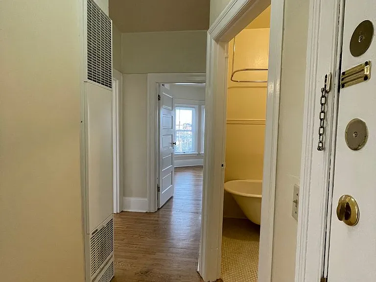 Chetopa Apartments — Photo 4