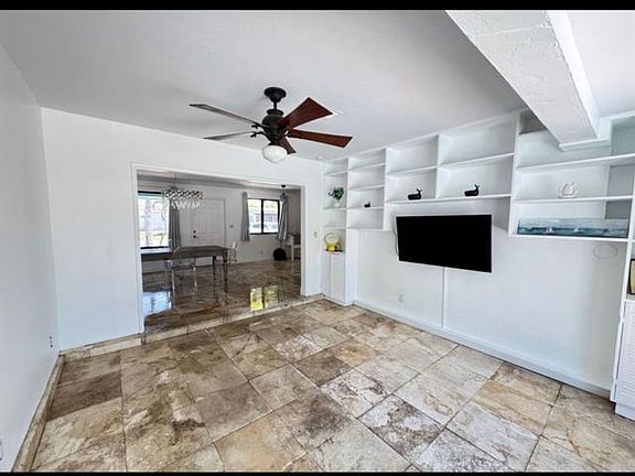 3rd image of 101 SE 14th Pl