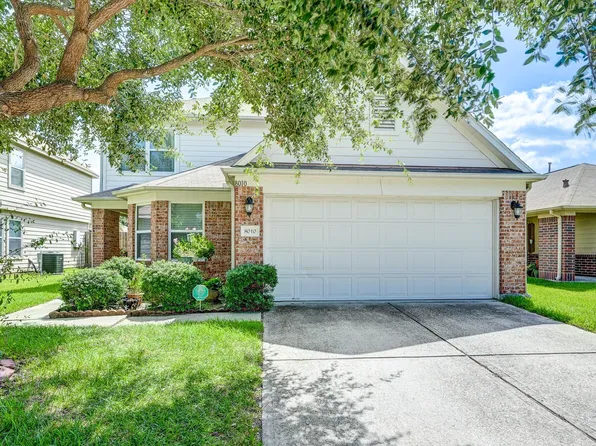 8010 Pickling Ln, Baytown, TX 77521