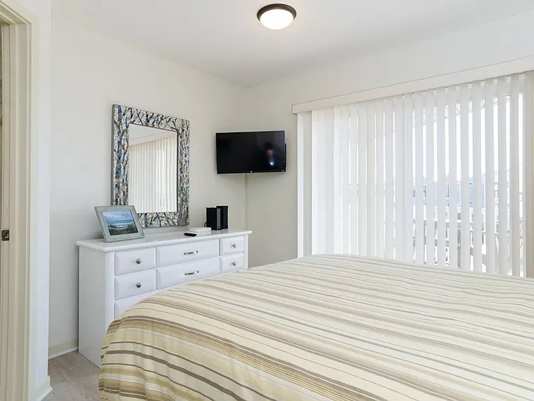 1102 N Lumina Ave #C2 — Photo 12