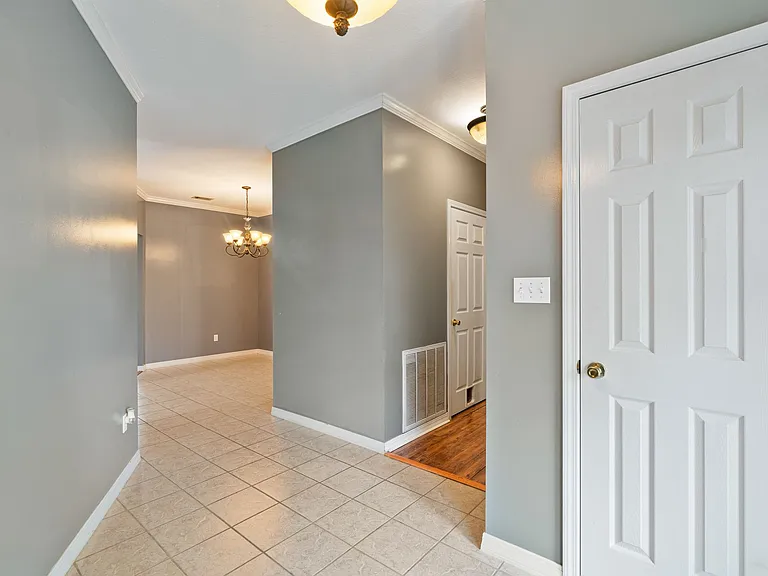 330 Boggy Hollow Rd — Photo 4