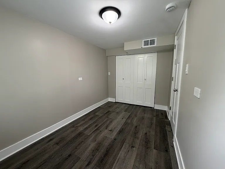 527 W 16th Pl — Photo 9