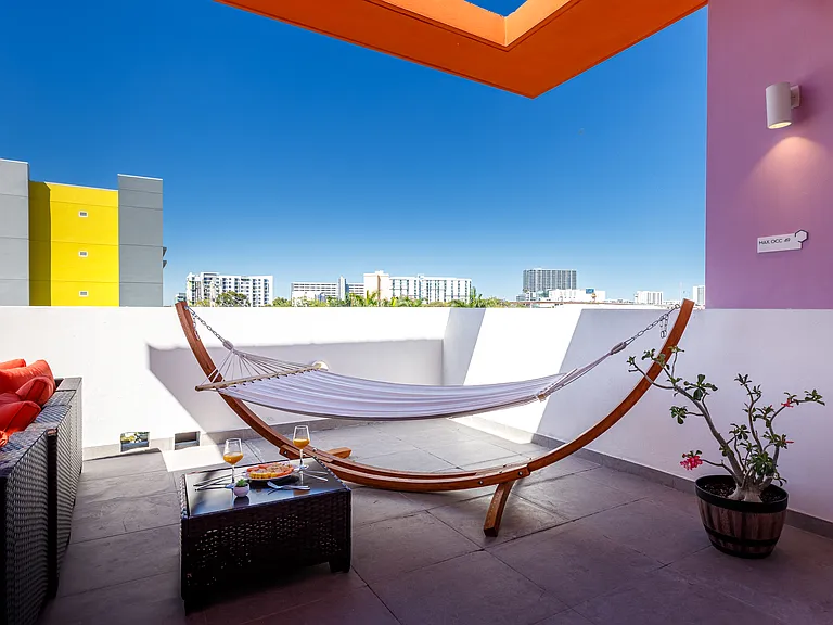 Saffron Apartments — Photo 6