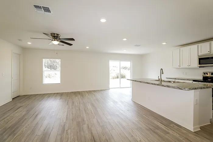 3 bed, 2.0 bath, 1566 sqft, $2,095 — Photo 4