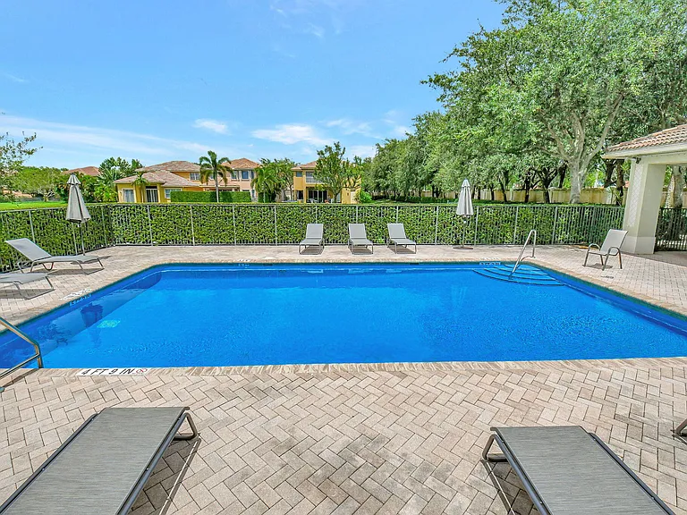 10247 Isle Wynd Ct — Photo 70