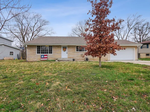 14 Hancock Dr, Villa Grove, IL 61956