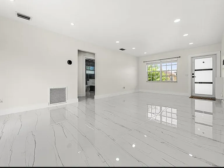 2216 SE Newcastle Ter — Photo 1