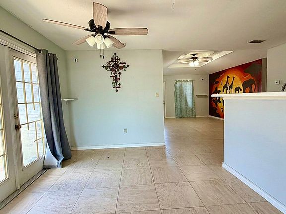 4th image of 806 Cupid Ln