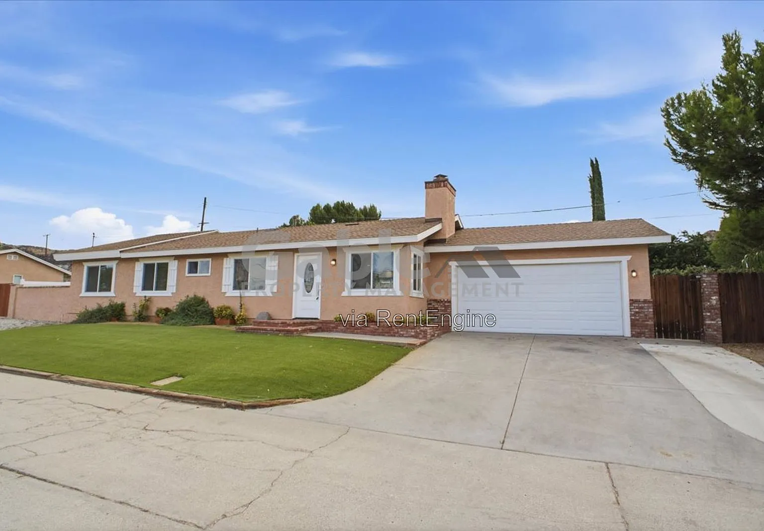 4 bed, 2.0 bath, 2010 sqft, $3,900 — Photo 1