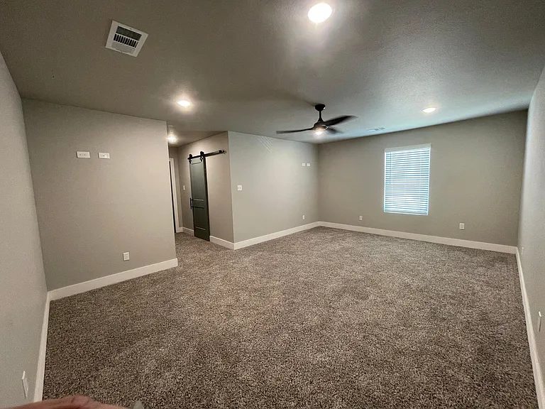 4220 Victoria Dr — Photo 17