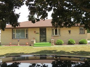 1215 S 35th St, Manitowoc, WI 54220