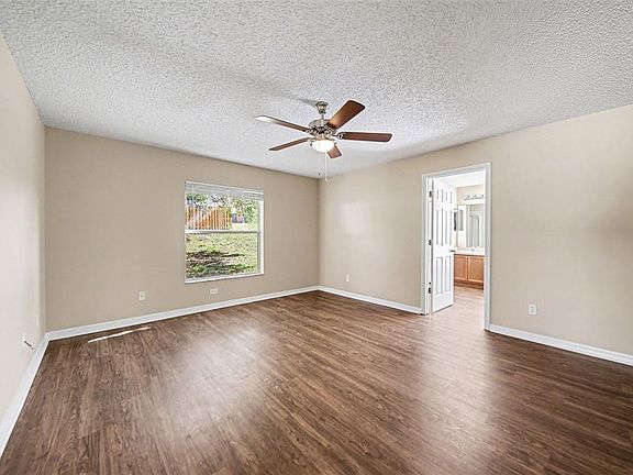 3rd image of 1110 Bluegrass Dr