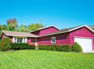 5310 W Winding Creek Dr, McHenry, IL 60050