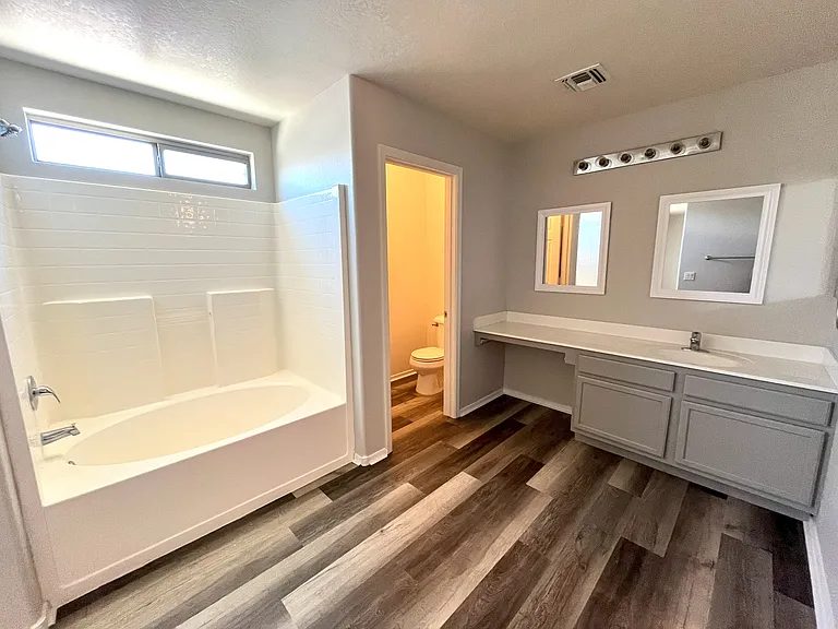 2028 N Wildflower Ln — Photo 7