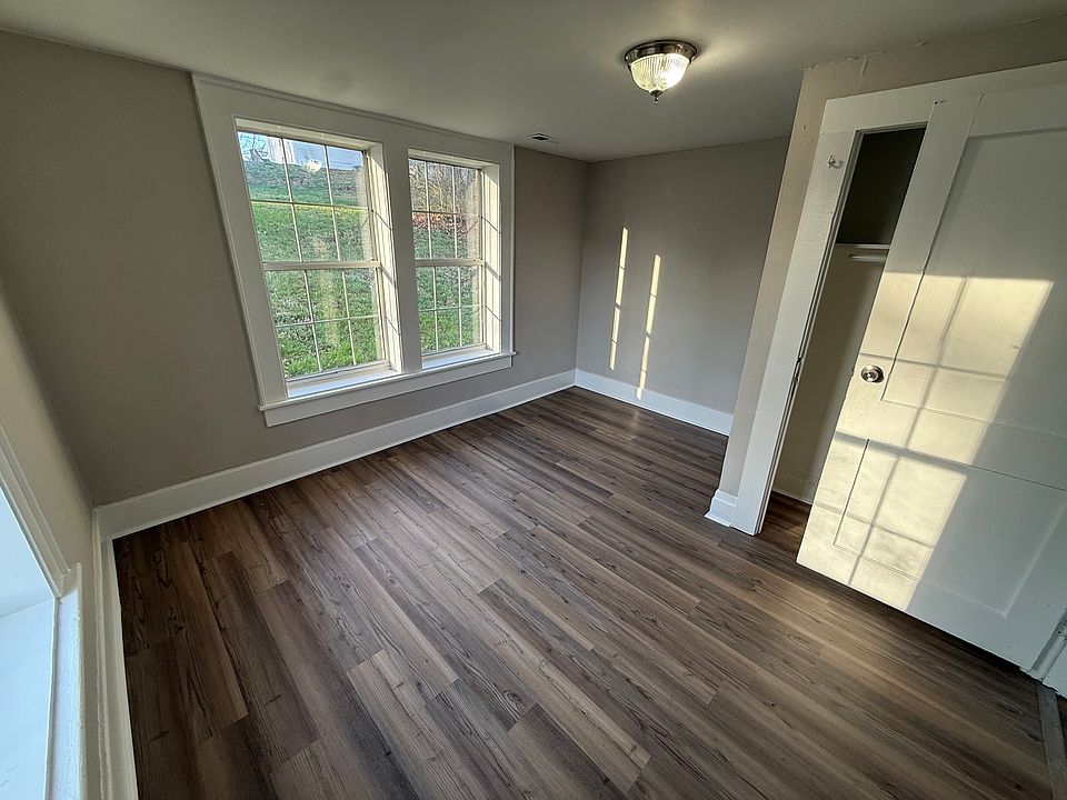 2nd image of 730 Lakeview Park