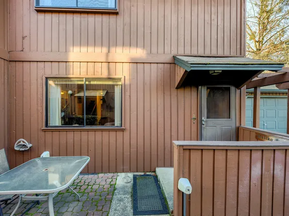 412 NE Anderson St APT D, Grants Pass, OR 97526