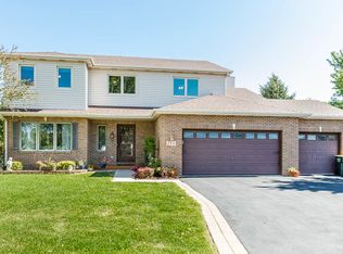 210 Fox Chase Ct, Oswego, IL 60543