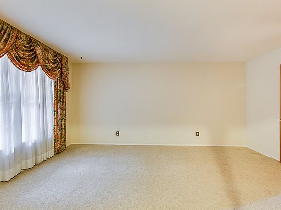 5th image of 5600 Westlawn Dr
