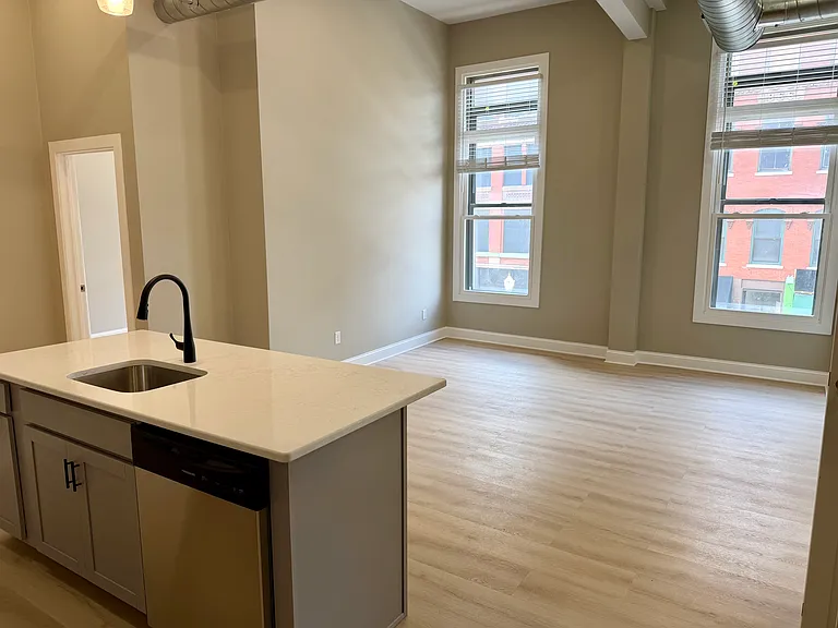 347-355 Main St #4 — Photo 4