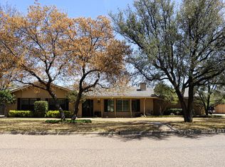 304 Lometa Dr, Plainview, TX 79072