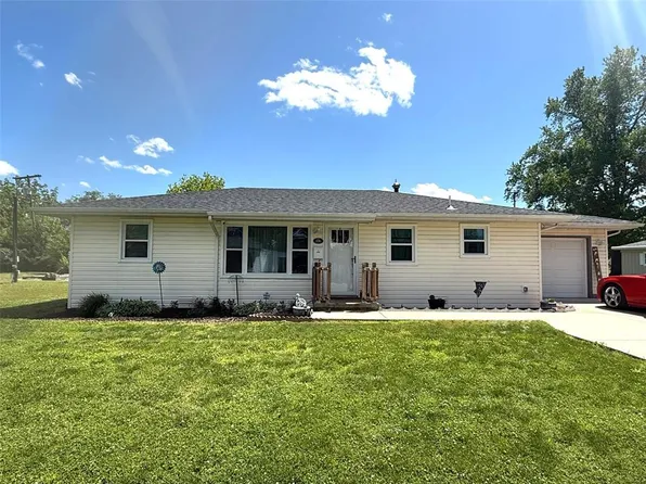 106 W Iowa St, Trenton, IL 62293