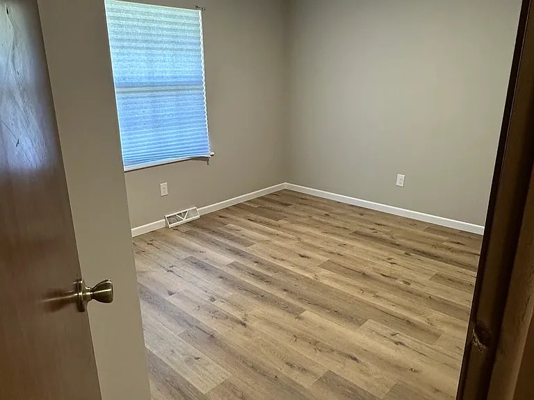 518 Lakeview Heights Dr #B — Photo 6