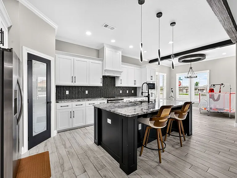 8619 La Jolla Dr — Photo 12