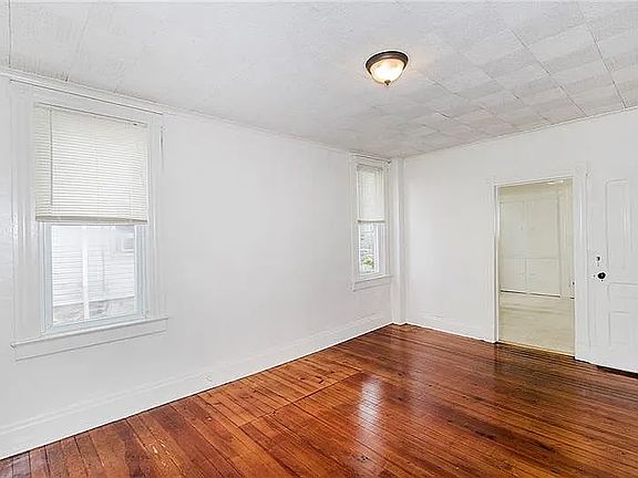 4th image of 132 Talbot Ave