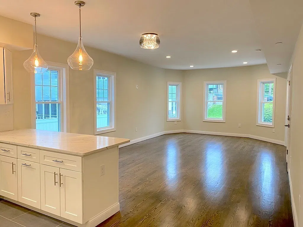 3 bed, 1285 sqft, $3,300 — Photo 2