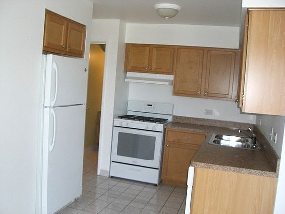 4th image of 48 W 66th St APT 6