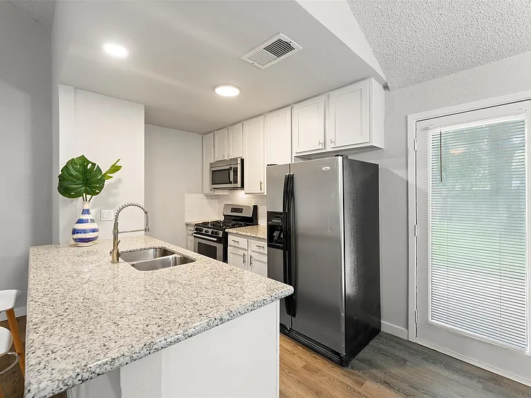 1123 Rock Canyon Dr — Photo 10