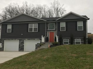 154 Zoe Cir, Jacksboro, TN 37757