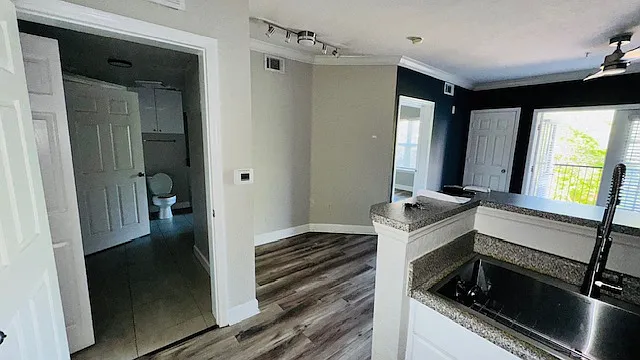 206 E South St #3032 — Photo 8