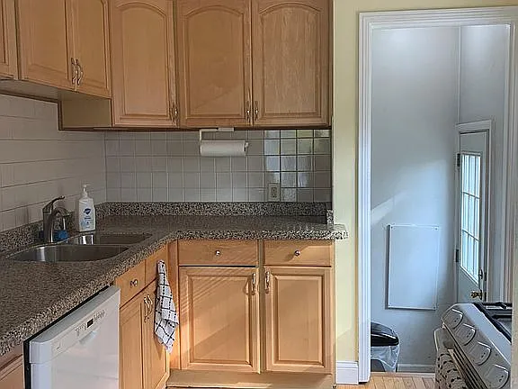 3 bed, 950 sqft, $1,650 — Photo 4