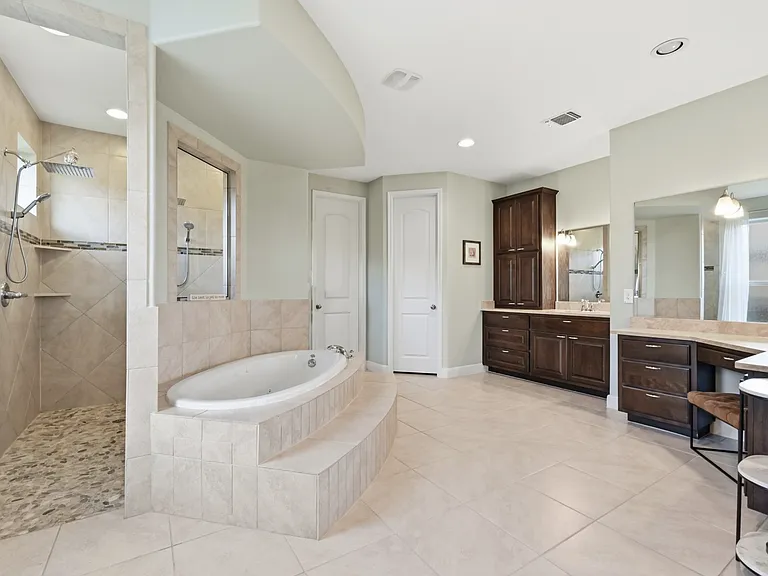 135 Clearwater Way — Photo 21