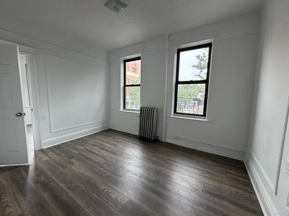 41-06 34th Avenue image 1 of 8