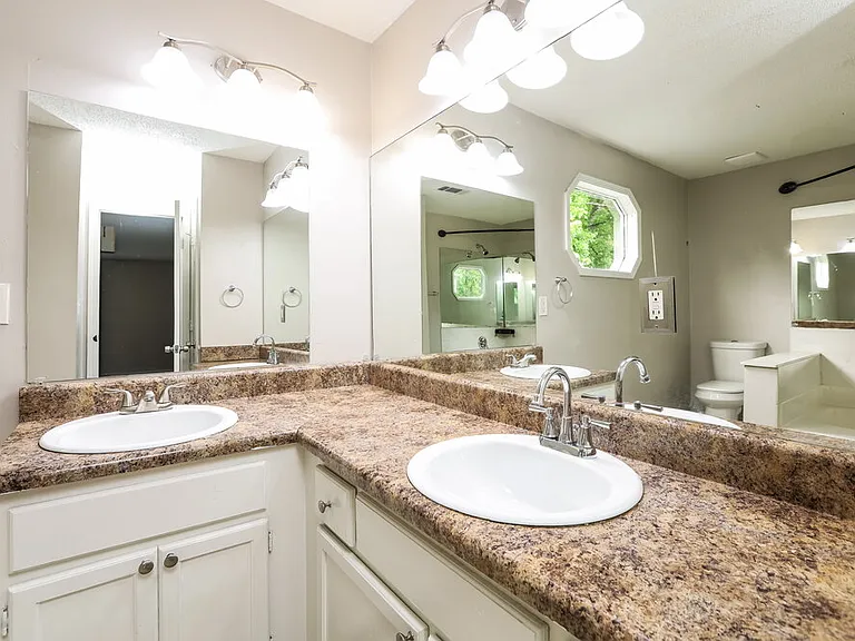 221 Clydesdale Ln SE — Photo 12