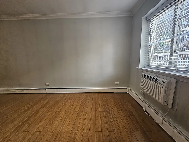 5454 Everett — Photo 25