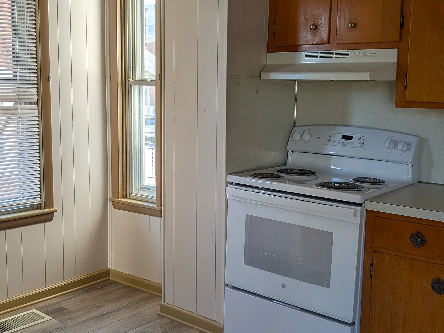 2 bed, 1200 sqft, $1,200 — Photo 4