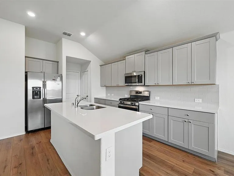837 Amberwood Ct — Photo 13