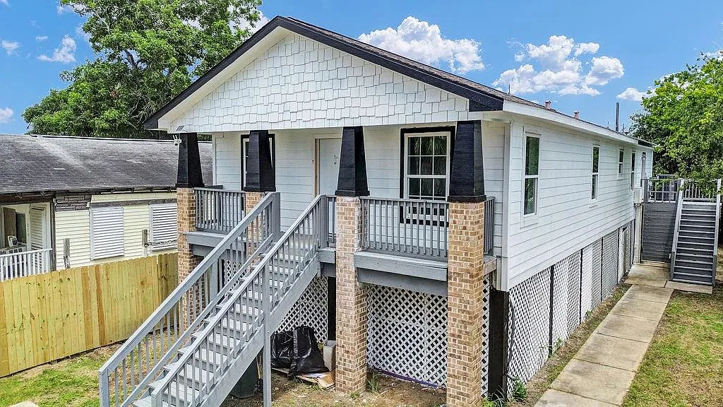 3 bed, 2.0 bath, 1608 sqft, $2,300 — Photo 3