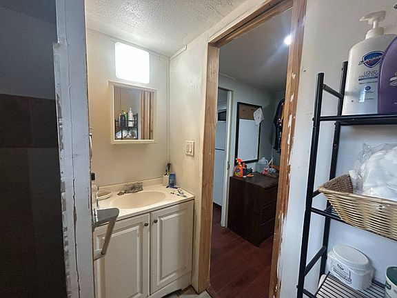 5th image of 1003 Maple Ave #57