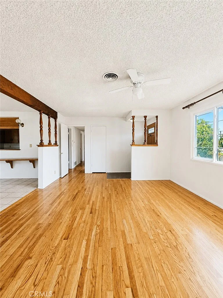 3 bed, 1308 sqft, $3,700 — Photo 2